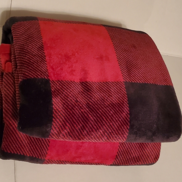 Better Homes And Gardens Other - NWOT Buffalo Plaid Throw Blanket